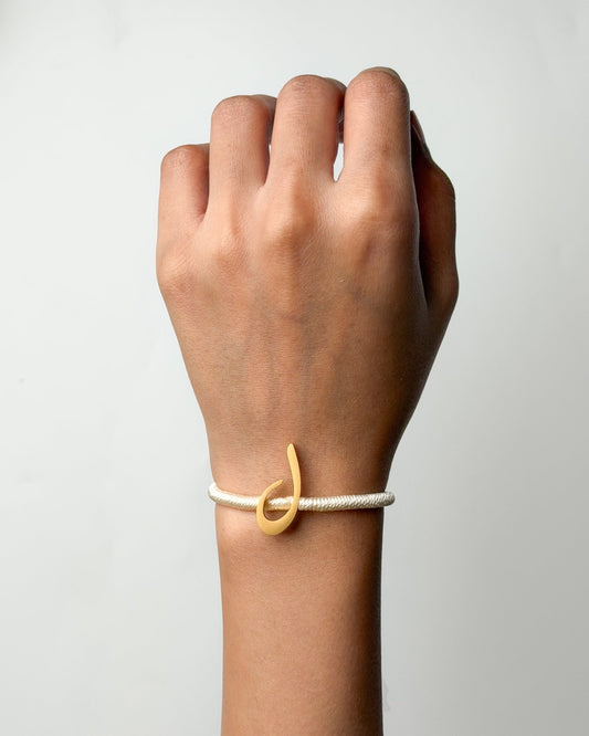 String Letter Bracelet ل